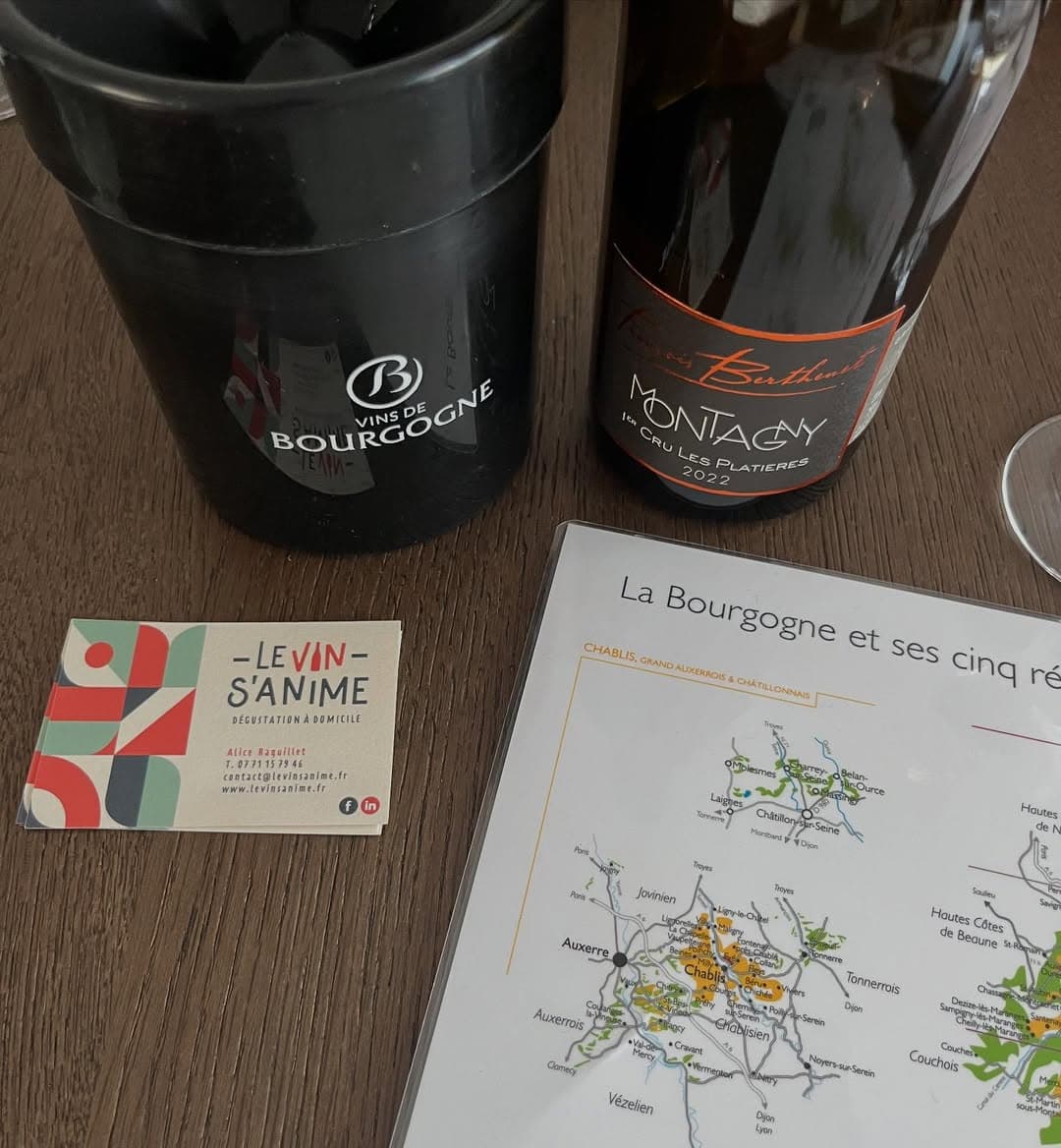 Dégustation de vin en entreprise lors d'un séminaire animé par Le vin s'anime